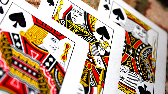 How to play poker card games